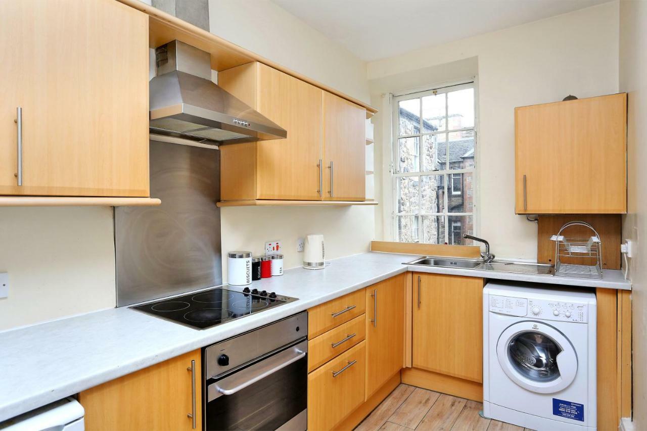 Apartment World's End - Historic 2 Bed On The Royal Mile, Sleeps 4 Edinburgh