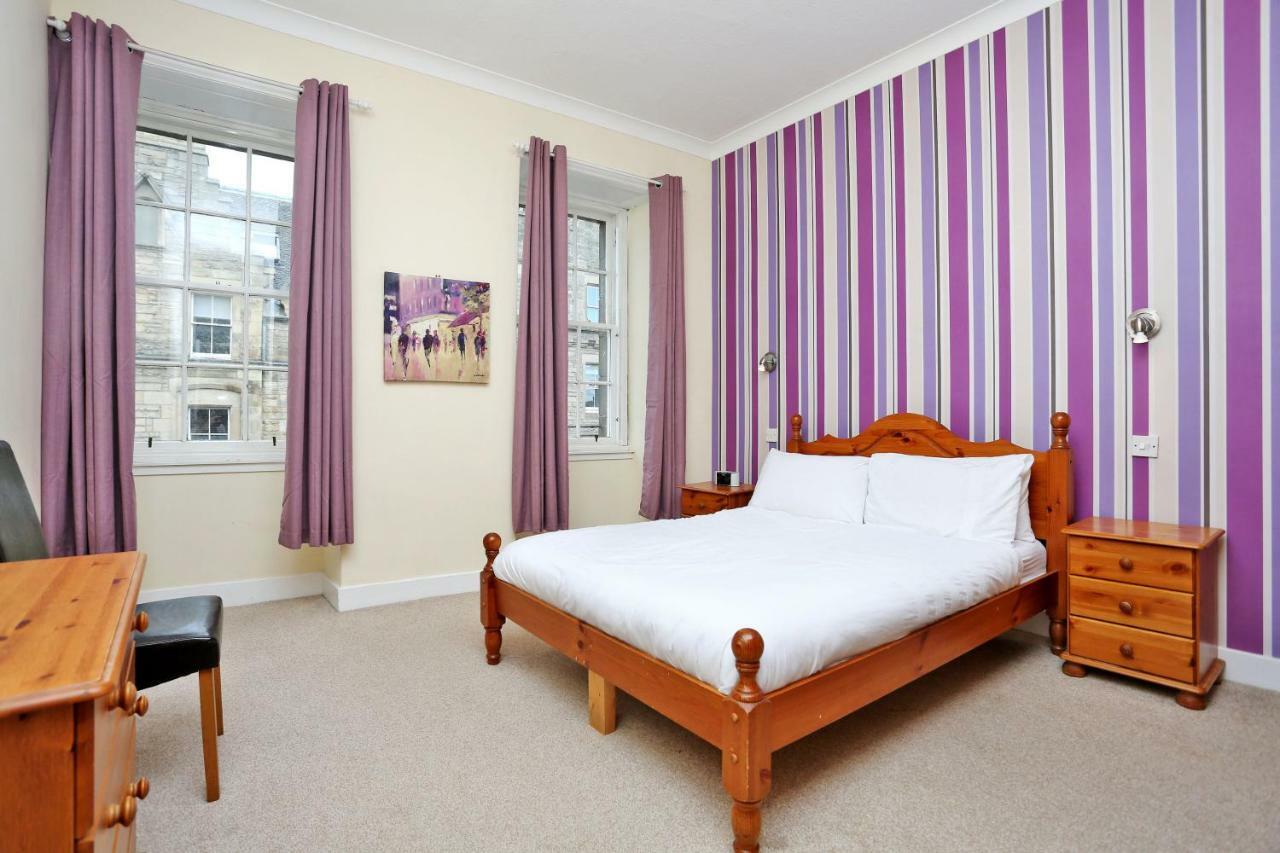 World's End - Historic 2 Bed On The Royal Mile, Sleeps 4 Apartment EDI
