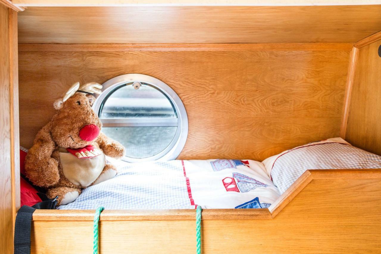 - Houseboats Edinburgh