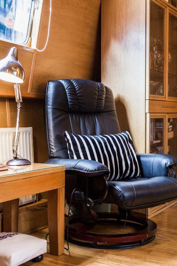 - Houseboats Botel