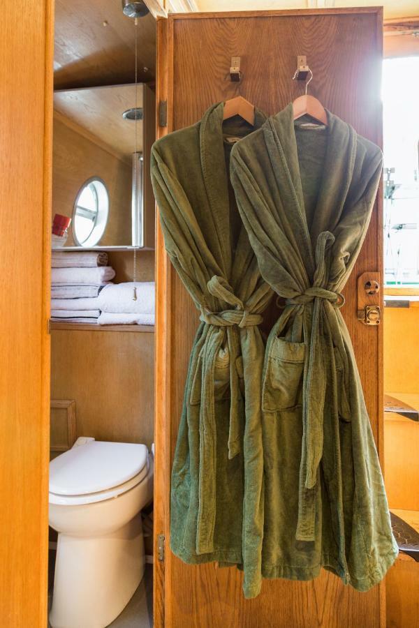 Botel - Houseboats