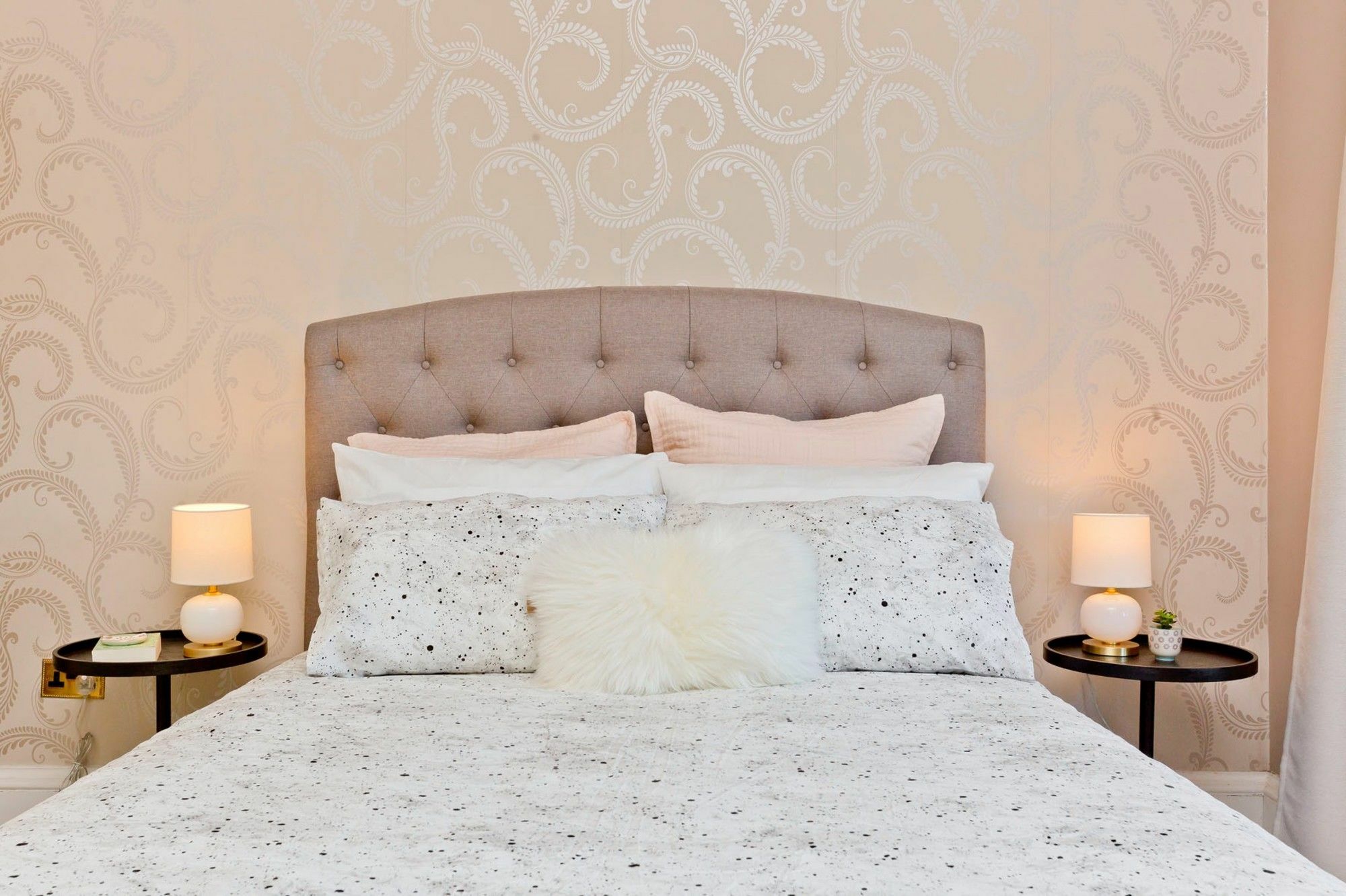 Apartment 2 Bedroom Penthouse Sleeps 4 Edinburgh