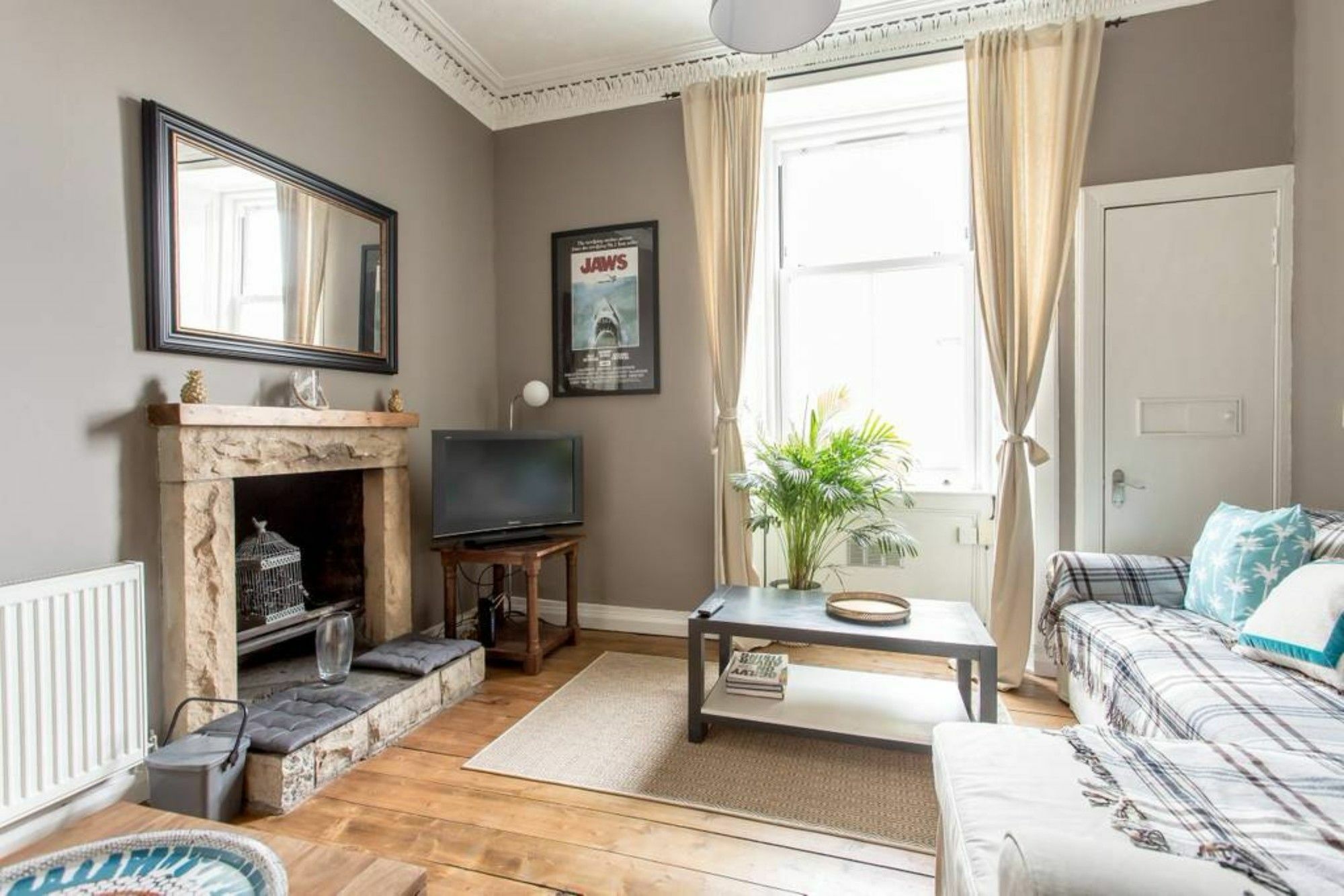 1 Bedroom Flat In Apartment *