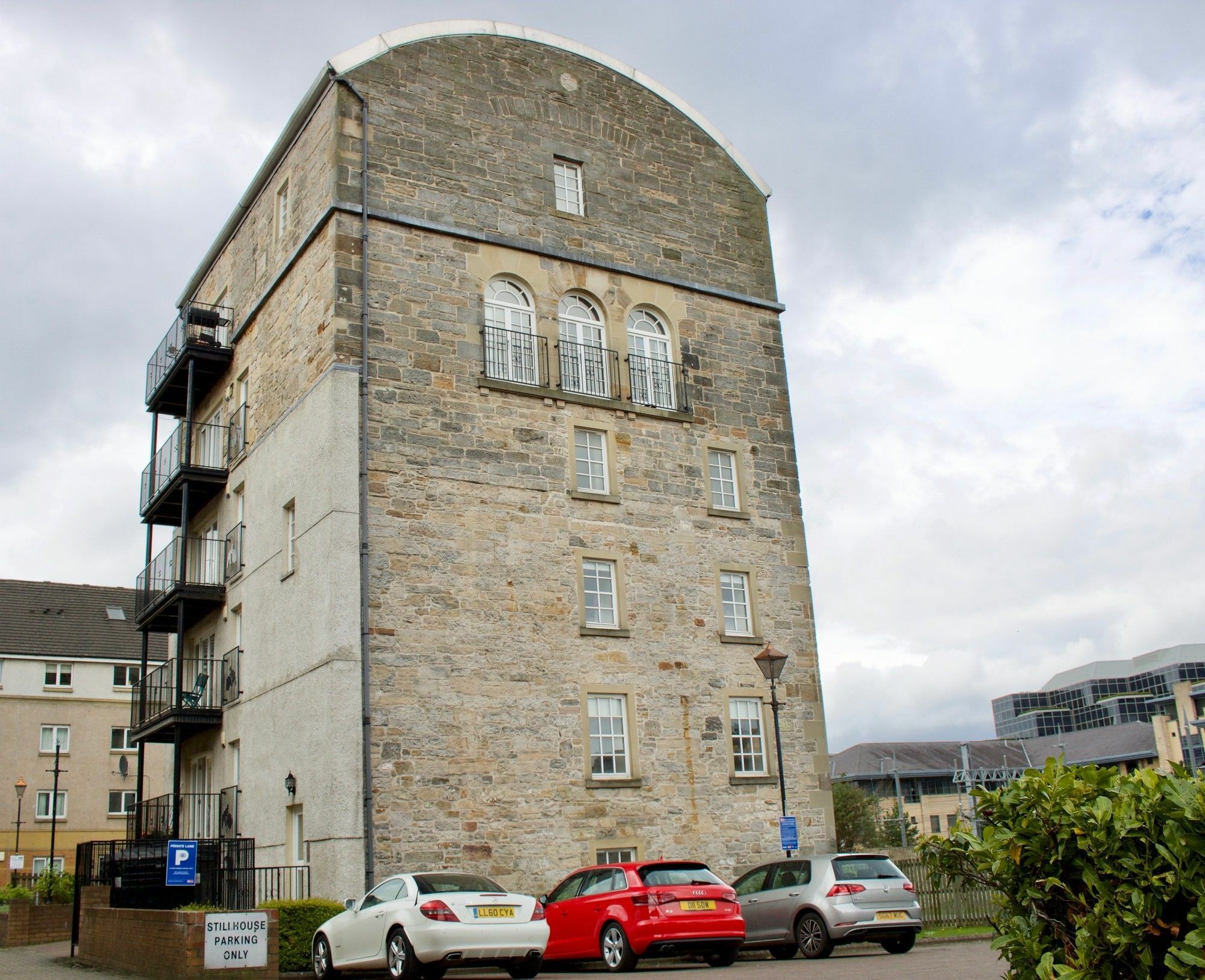 Beautiful 2 Bedroom Flat In Converted Distillery Apartment *
