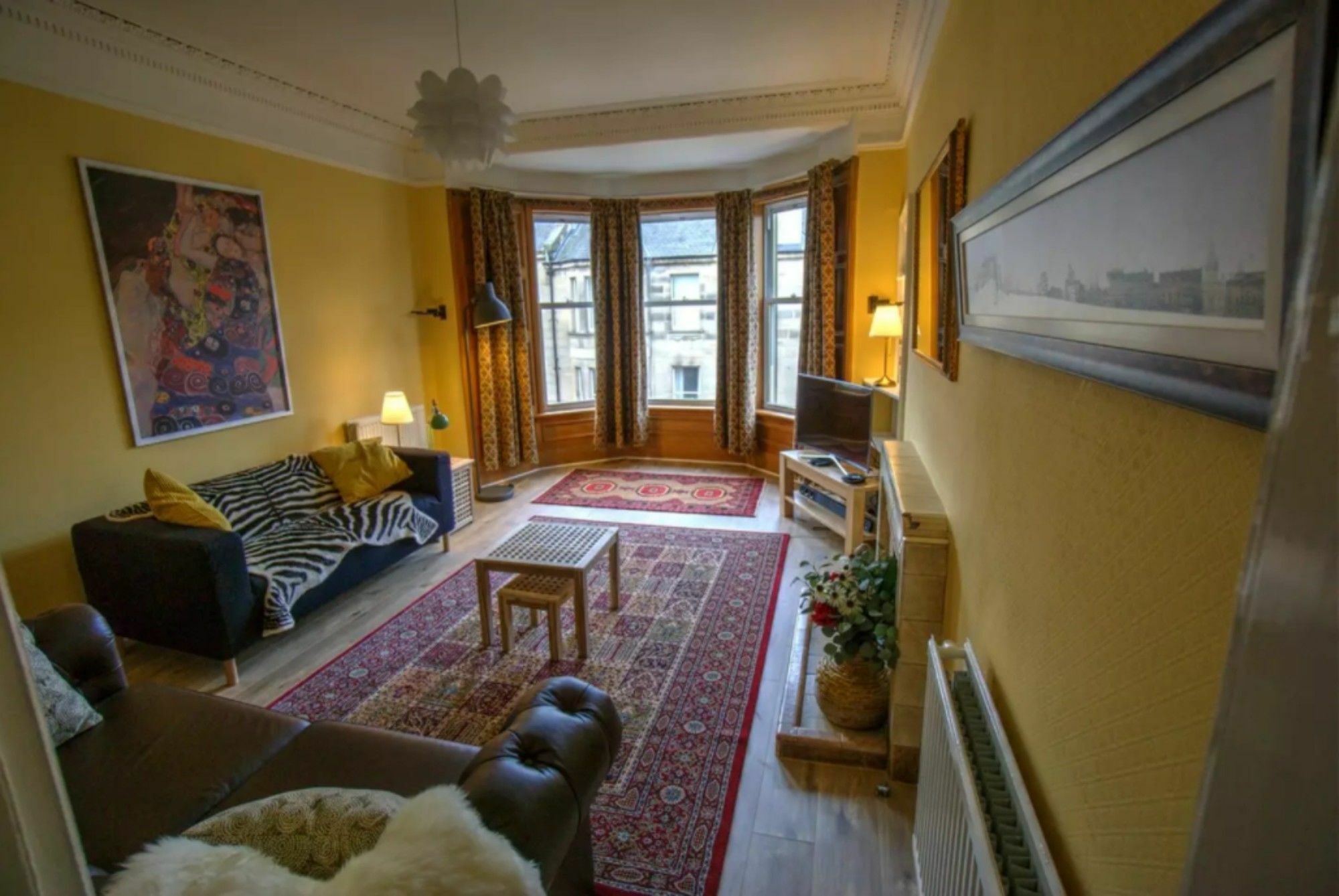 Elegant Traditional Centre Flat Edinburgh
