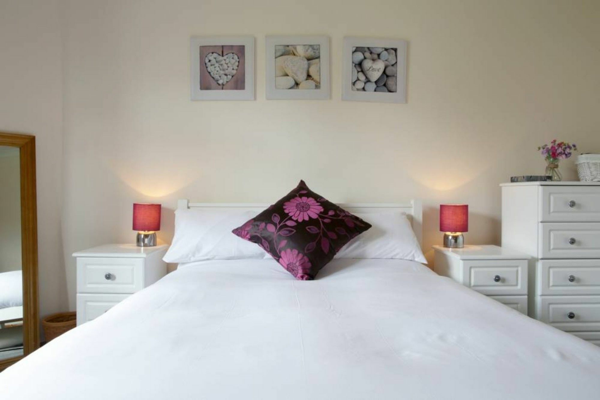 1 Bedroom Flat 15 Minutes From Centre Sleeps 2 *
