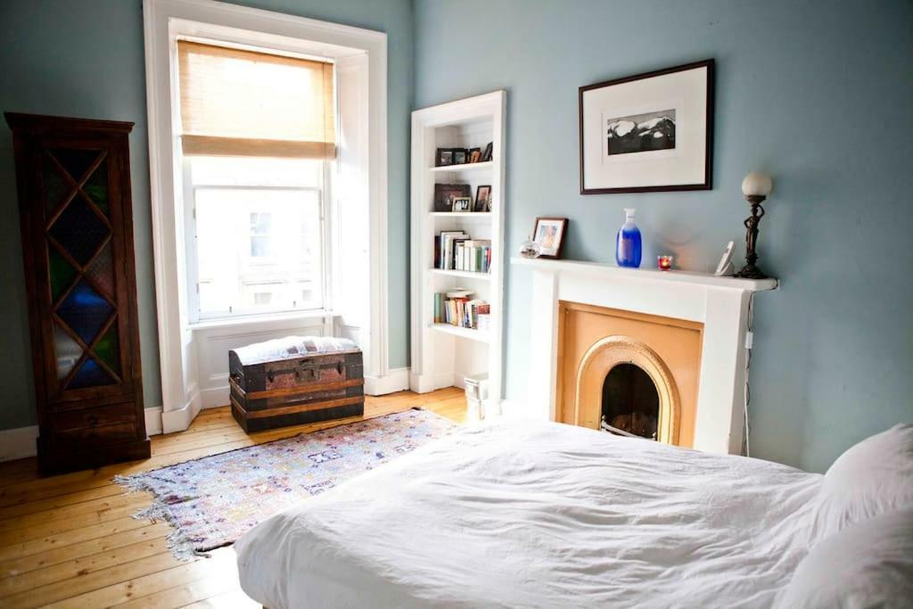 Apartment Epicurean Clerk *