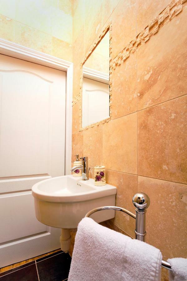 Stylish Near Royal Mile Apartment Edinburgh