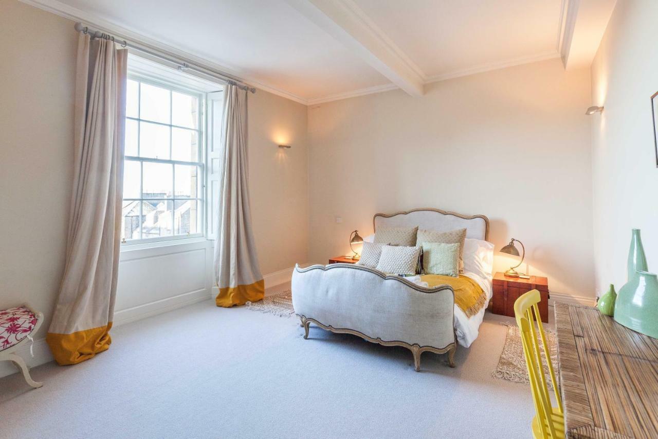 North Castle Street Luxury 3 Bedroom/3 Bathroom Apartment Edinburgh
