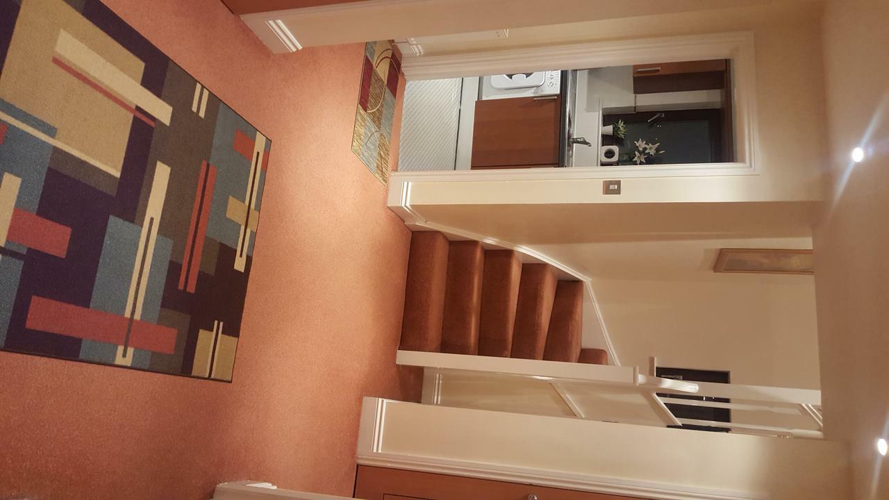 Penthouse Apartment Sleeps 11 Apartment EDI