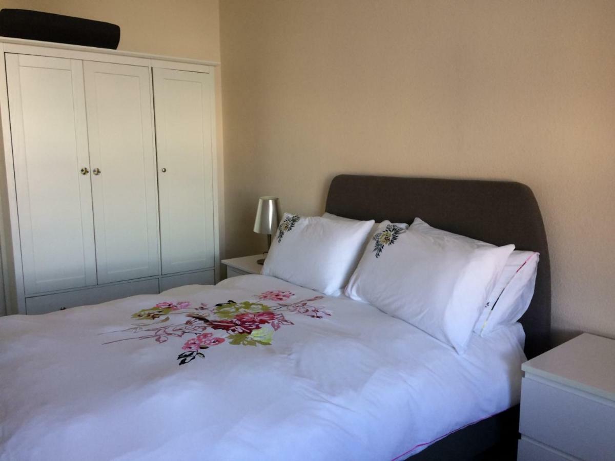 Royal Mile 3rd Floor No Lift Apartment Edinburgh