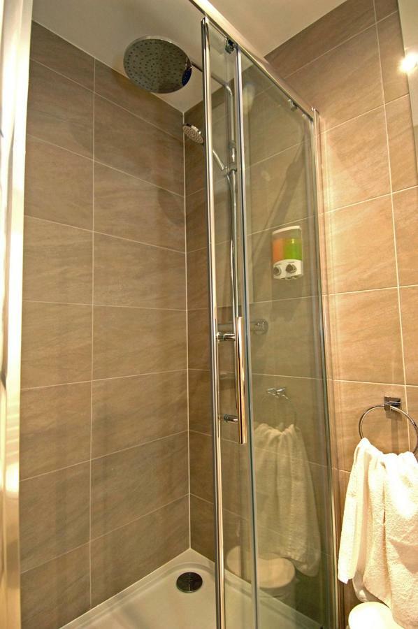 Pitt Street Beautiful Spacious Free Parking And Free Sanitizer Apartment EDI