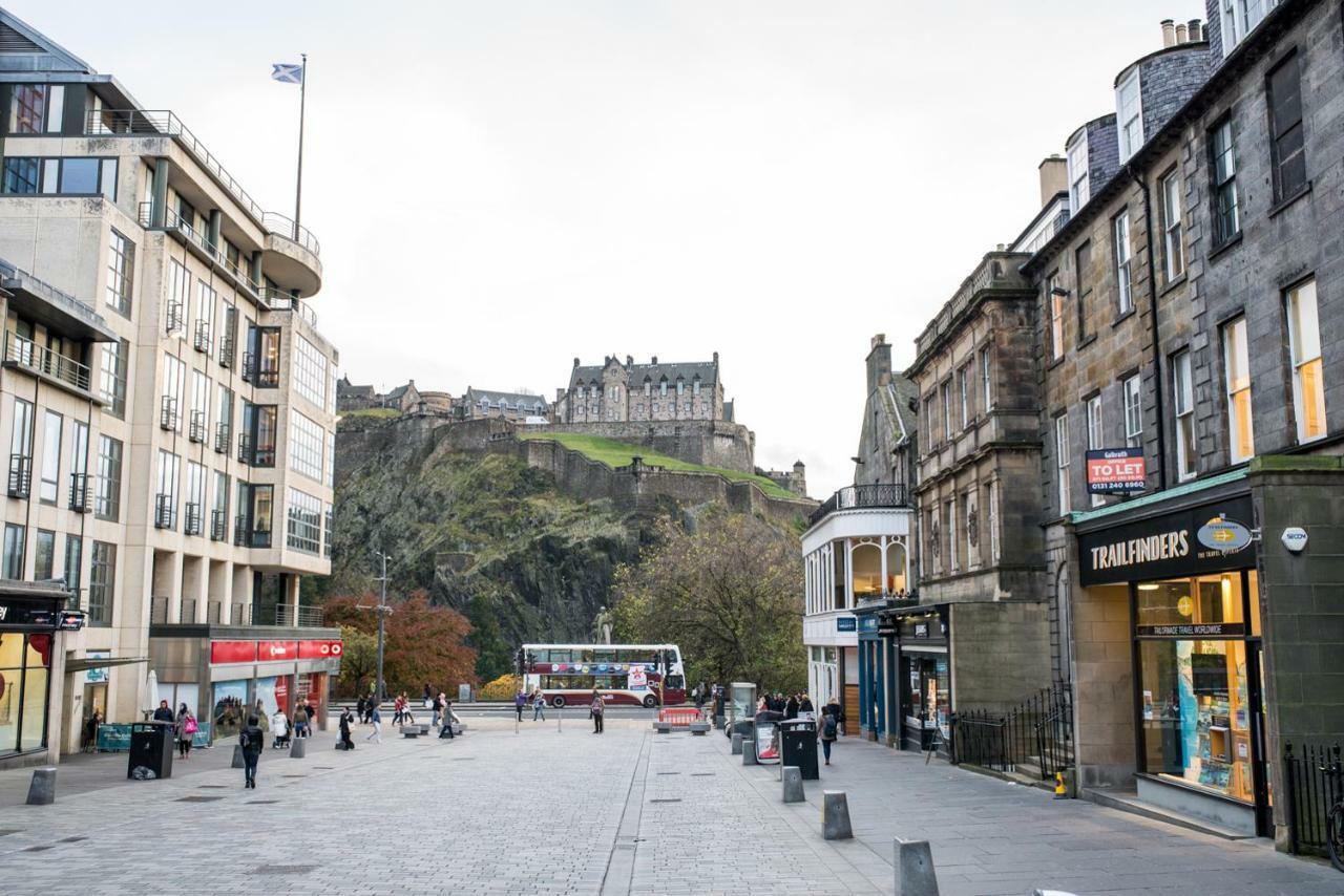 Beautiful Centre - Holyrood Park *