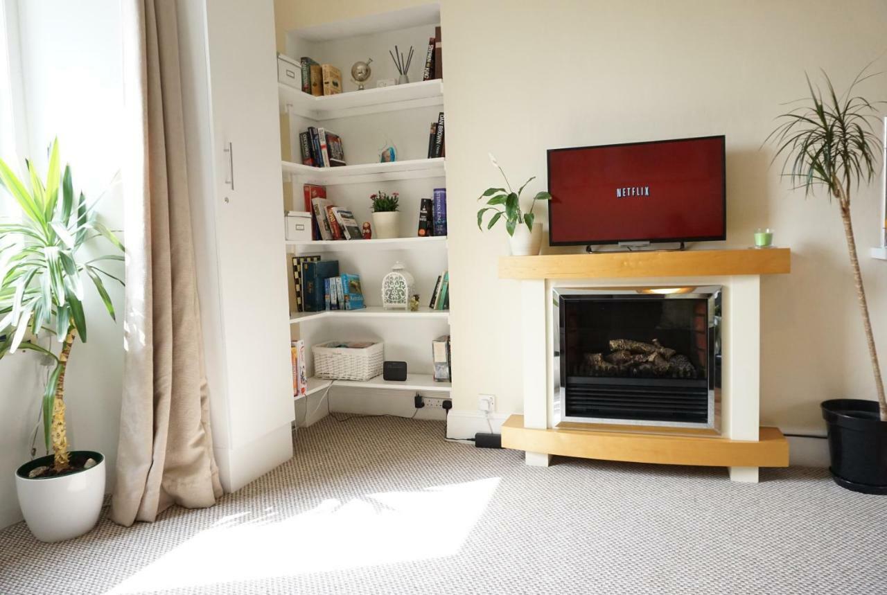 Comfortable Central West End Apartment Edinburgh