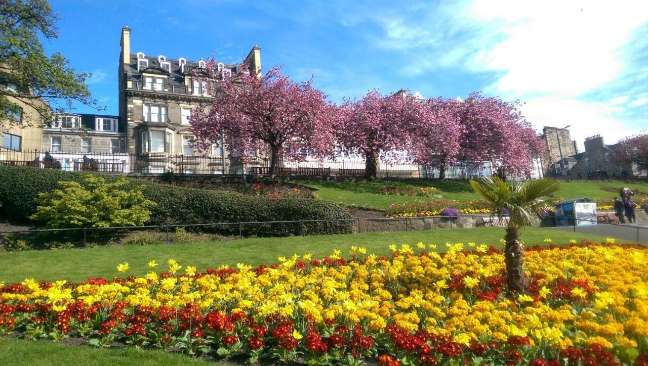 Comfortable Central West End Apartment Edinburgh