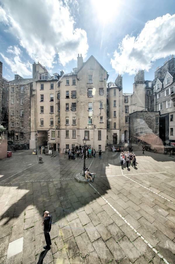 Modern Flat With Fantastic Views * Edinburgh