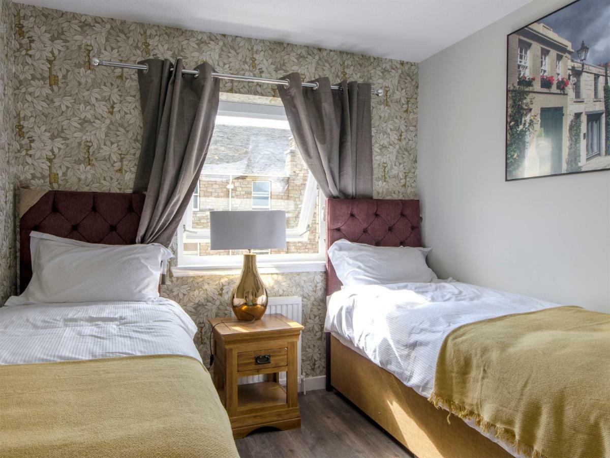 Gilmours Entry Luxury