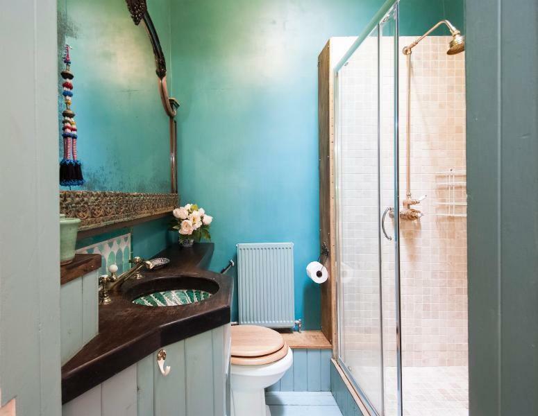 Apartment With Parking, Original Art And Antiques Edinburgh