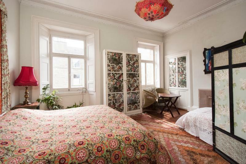 With Parking, Original Art And Antiques Apartment *