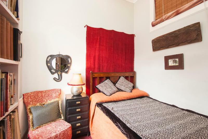 With Parking, Original Art And Antiques Apartment