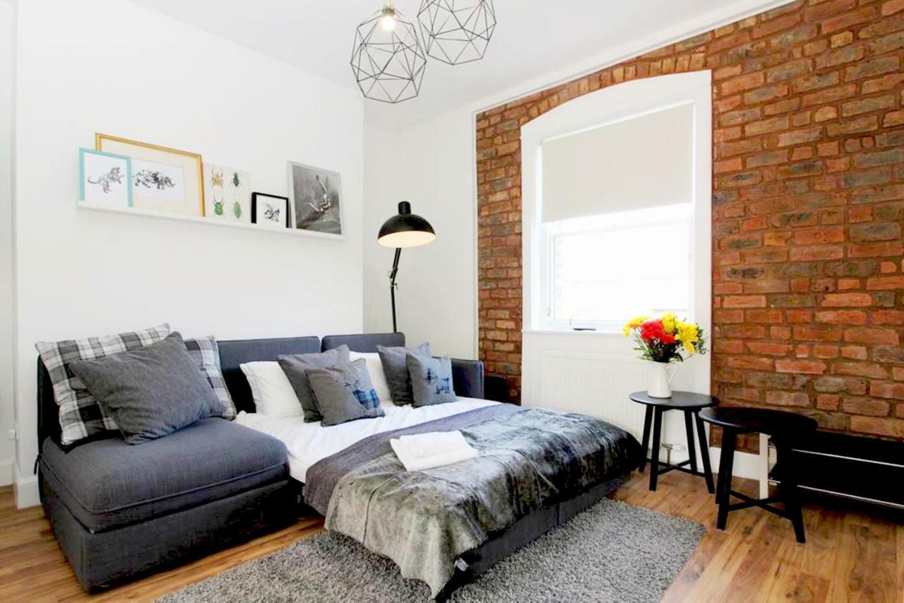 Stylish Flat In 1860's Listed Building Edinburgh