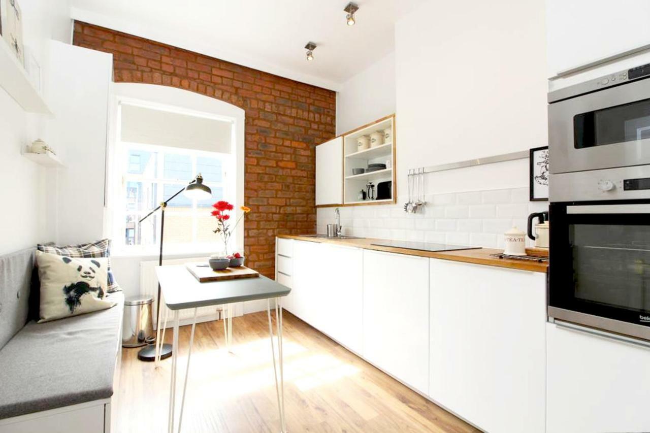 Stylish Flat In 1860's Listed Building Apartment *
