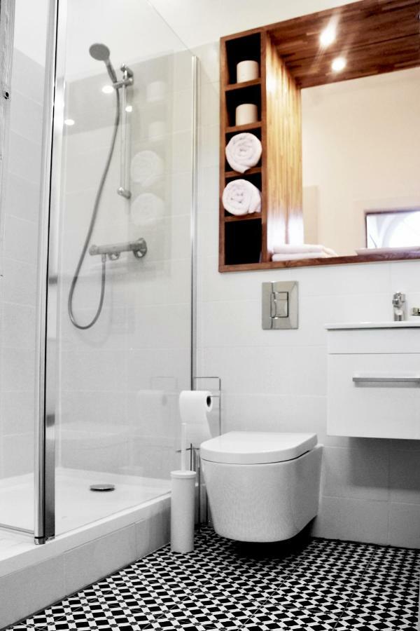 Stylish Flat In 1860's Listed Building *