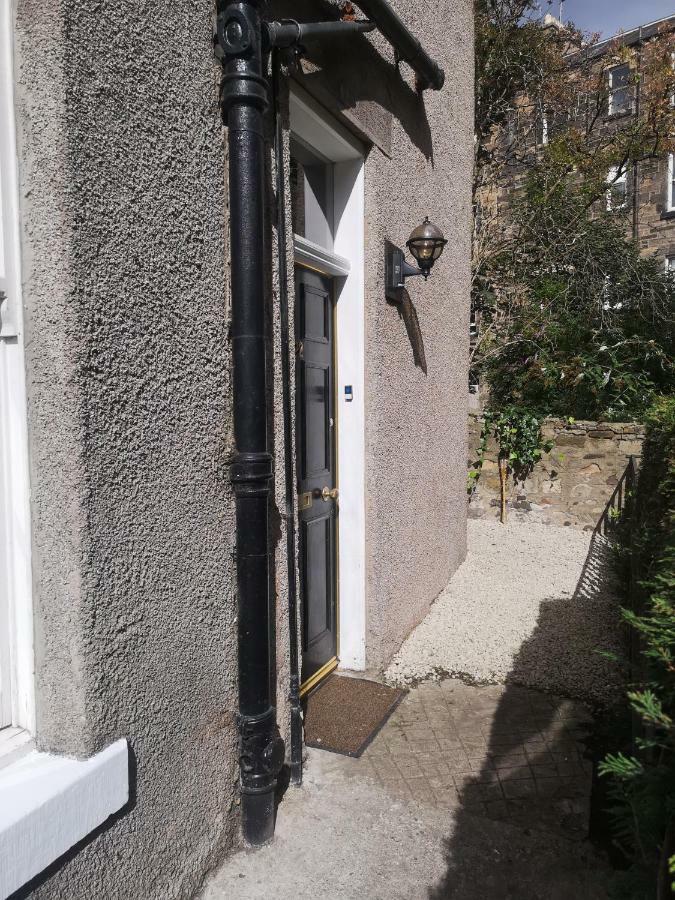 Traditional 3 Bedroom Quiet Duplex Flat By High St, Trams And Buses - Just 1-5 Miles To Centre Edinburgh