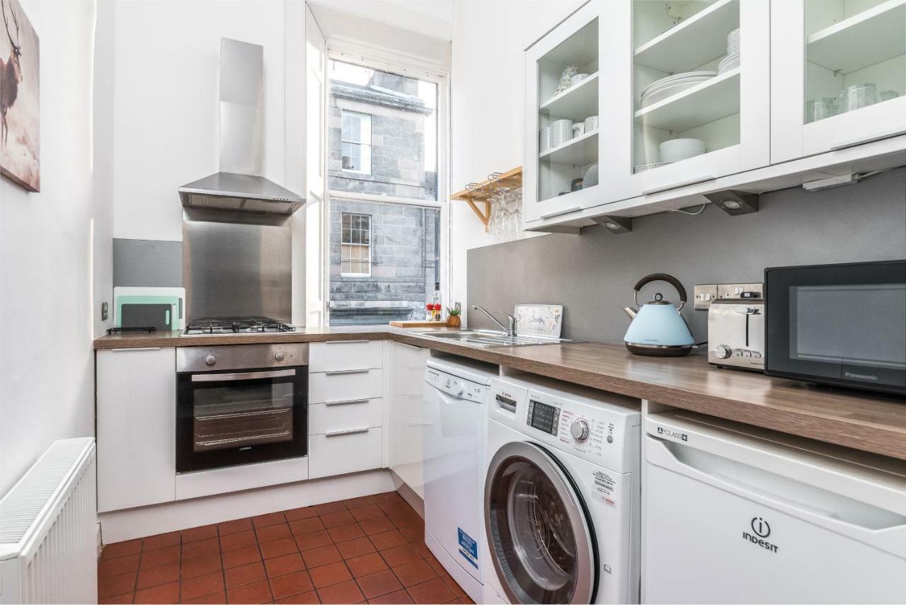 Charming, & Spacious Georgian 3 Bed Apartment *