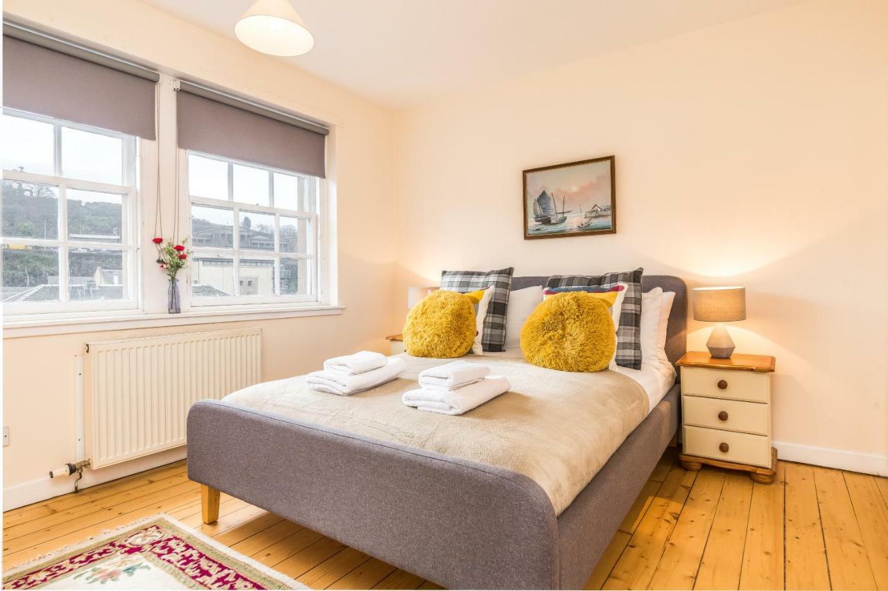 Sunny & Spacious Royal Mile Dating From 1677 Apartment Edinburgh