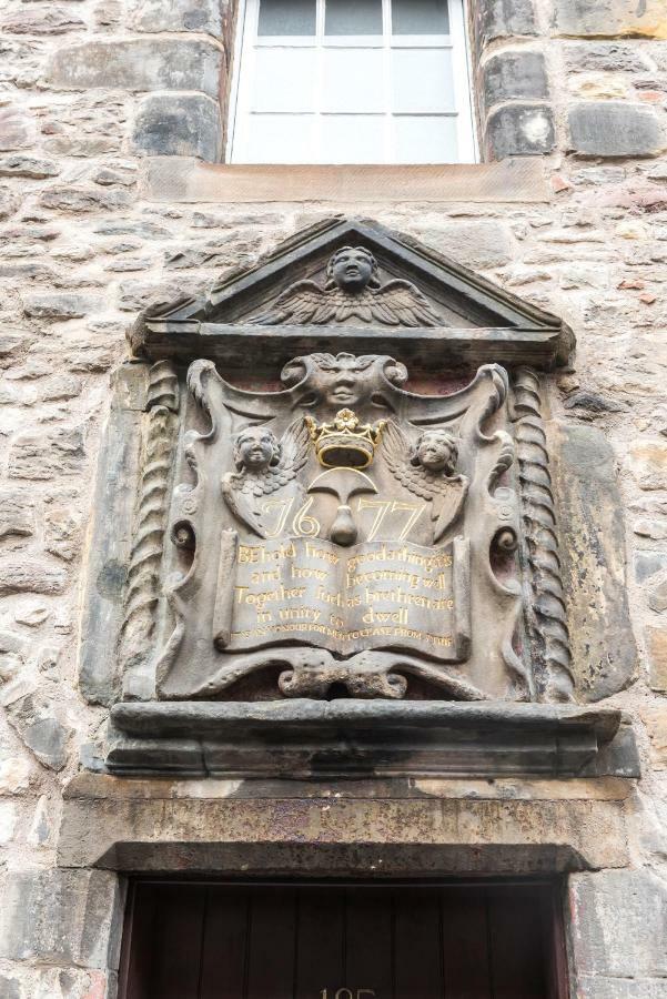 Sunny & Spacious Royal Mile Dating From 1677 Apartment
