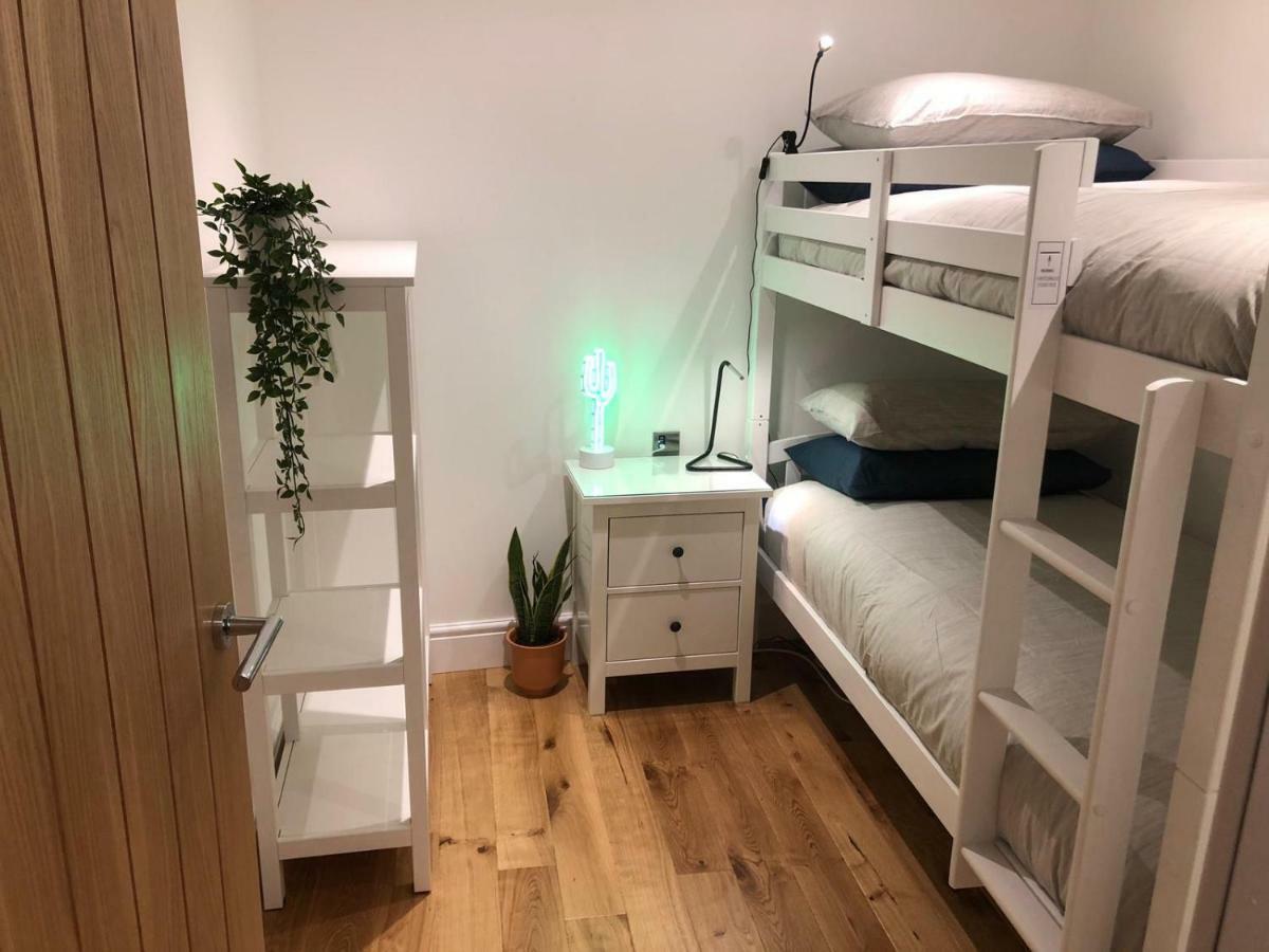 Apartment Bright 3 Bed Flat With Pool & Parking *
