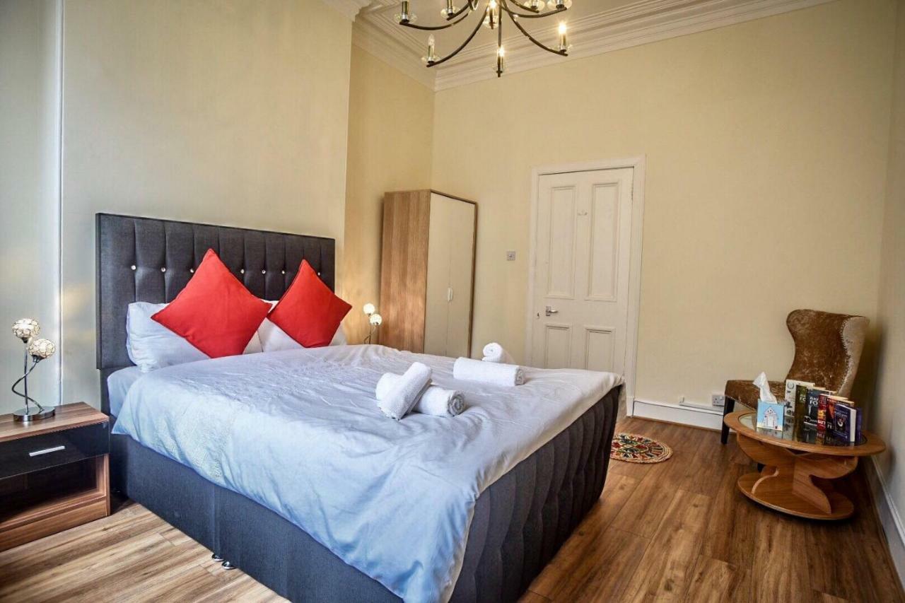 Ground Floor Centre Flat Close To Princess Street
