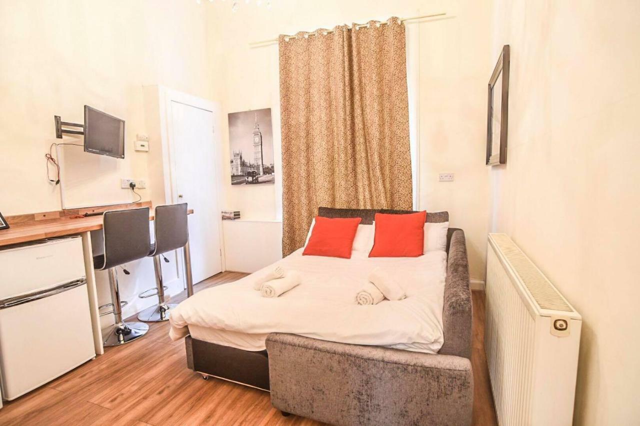 Ground Floor Centre Flat Close To Princess Street * EDI