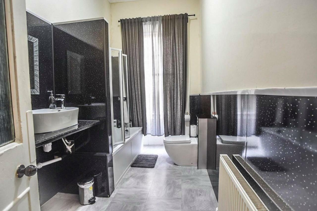 Ground Floor Centre Flat Close To Princess Street Apartment