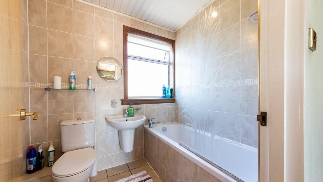 Holiday home 3 Bed House W/drive & Garden V/fast Wifi Near Bioquarter *
