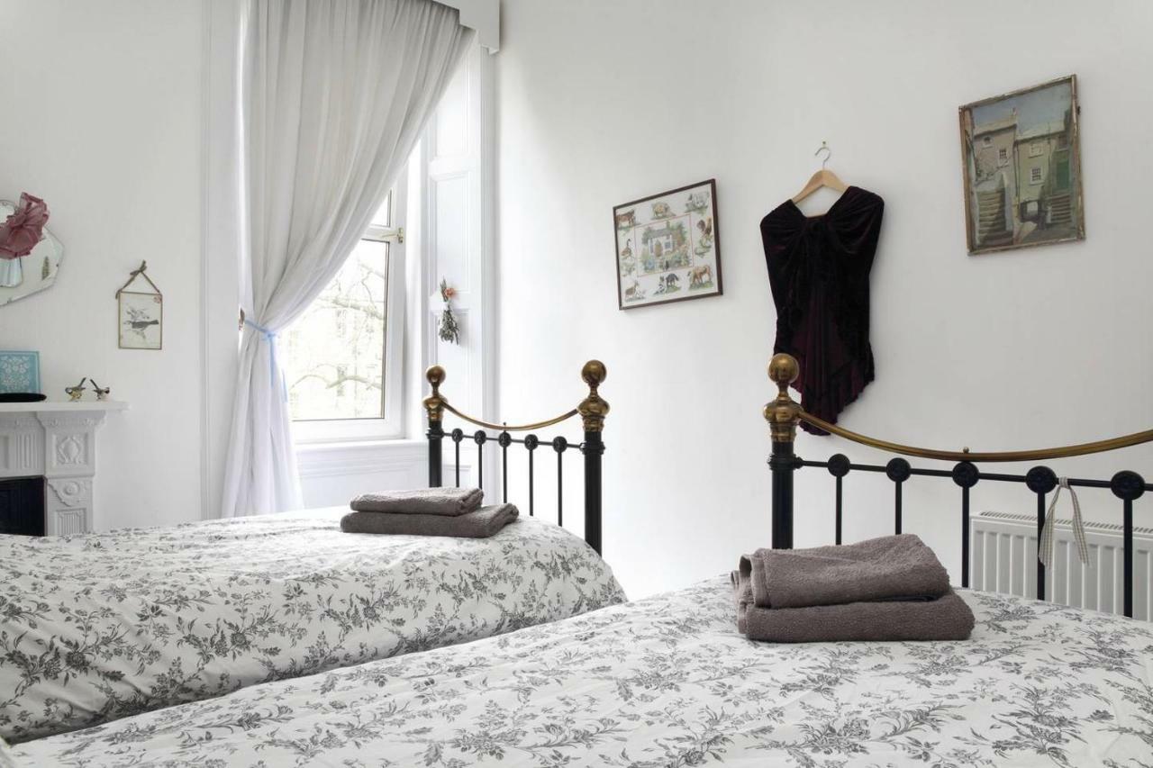 5 Star Beautiful & Vintage, Spacious In Chic Location!