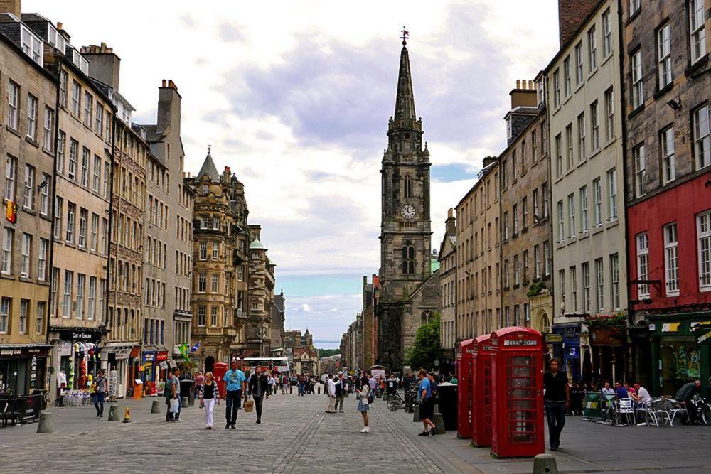 Heart Of City- Upto 4 Sleeps Apartment *