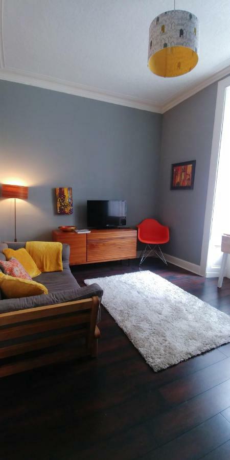 Trendy Leith Walk Apartment Edinburgh