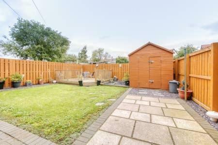 Crewe - 2 Bed, Free Off Street Parking And Private Garden Apartment Edinburgh