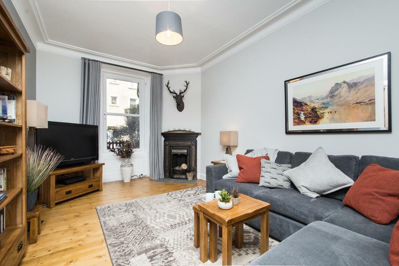 Apartment Beautiful, Traditional 2 Bedroom Main Door Flat