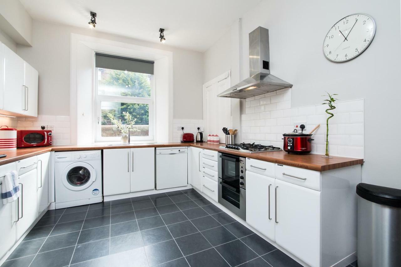 Beautiful, Traditional 2 Bedroom Main Door Flat *