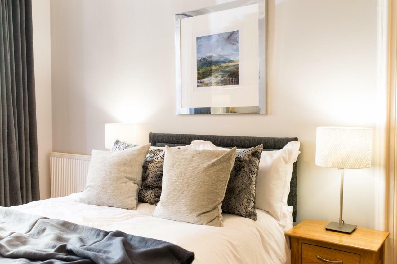 Beautiful, Traditional 2 Bedroom Main Door Flat