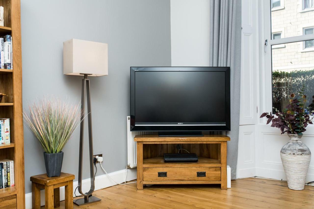Beautiful, Traditional 2 Bedroom Main Door Flat Edinburgh