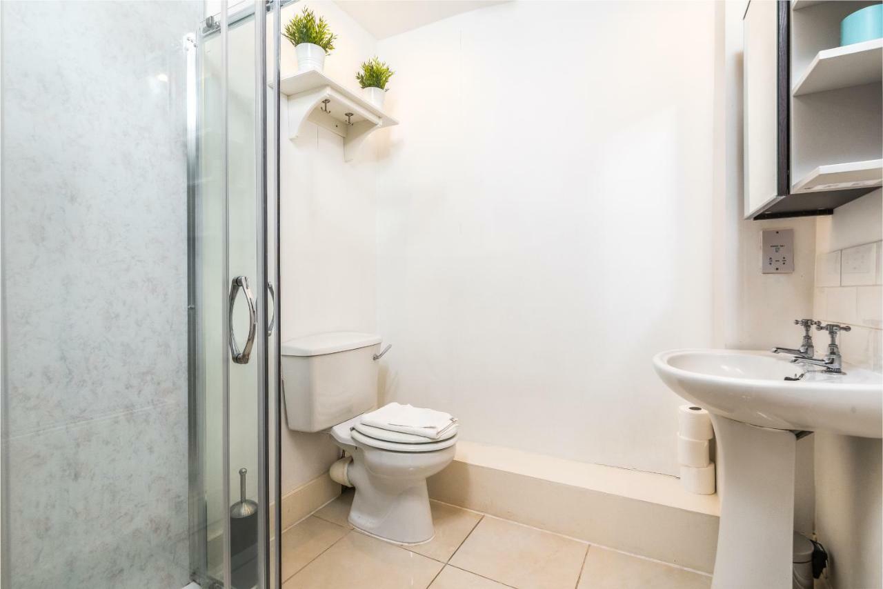 Charming, & Spacious Georgian 3 Bed Apartment *