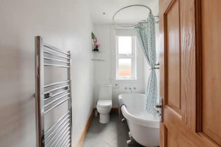 Crewe - 2 Bed, Free Off Street Parking And Private Garden * Edinburgh