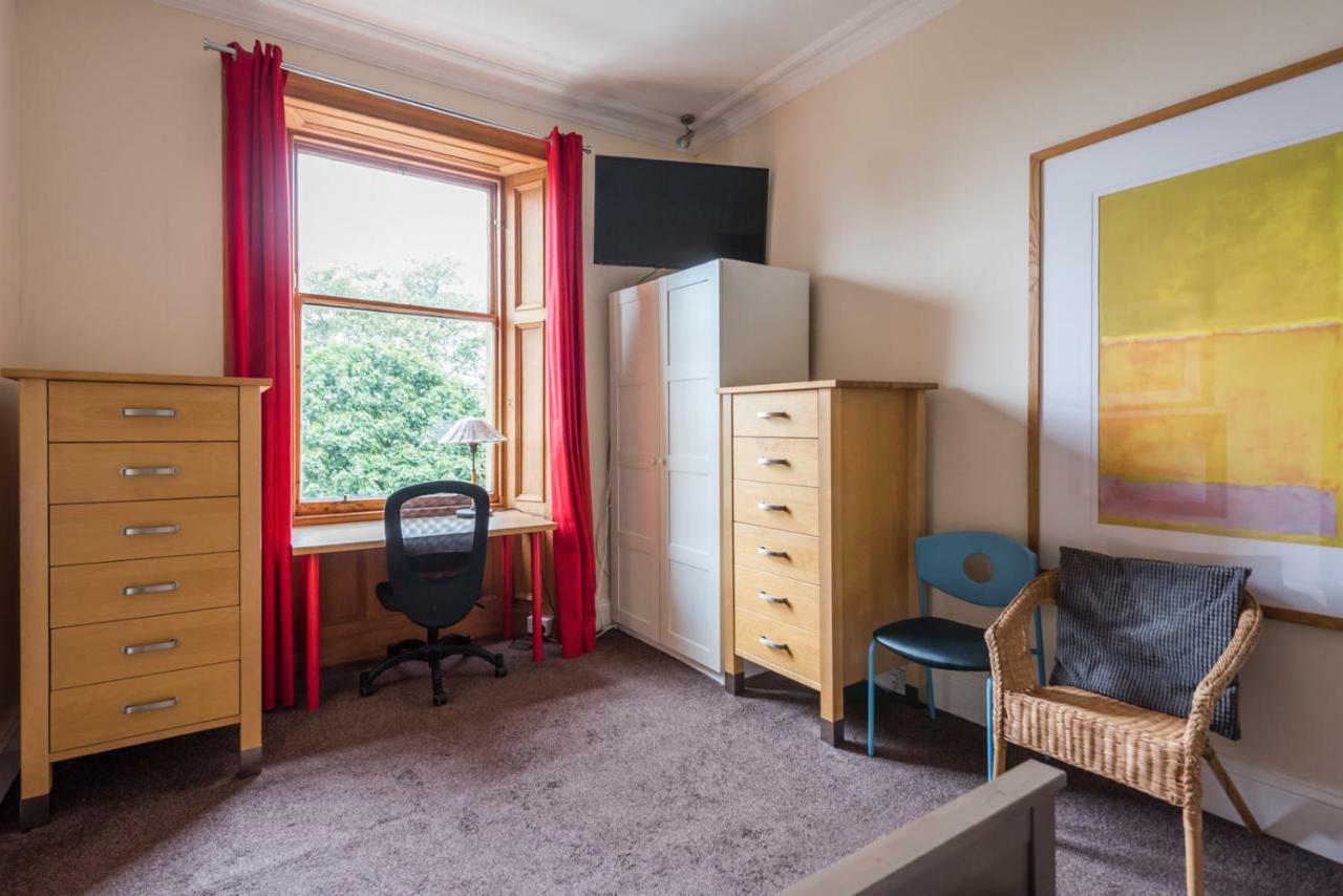 Apartment 3 Bed Overlooking Meadows Park EDI
