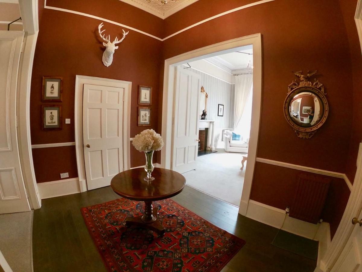 Escape To @ Albyn Place Apartment *