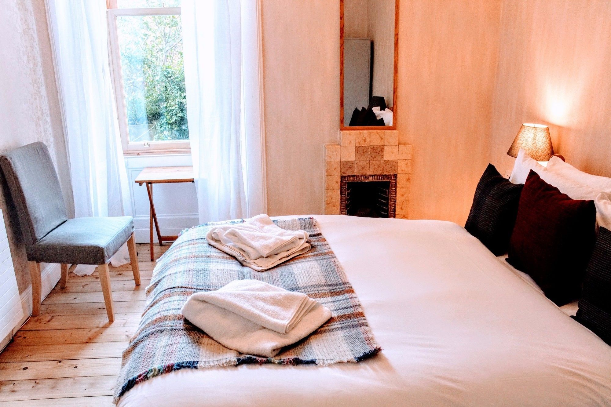 2 Bedroom Flat In Centre Edinburgh