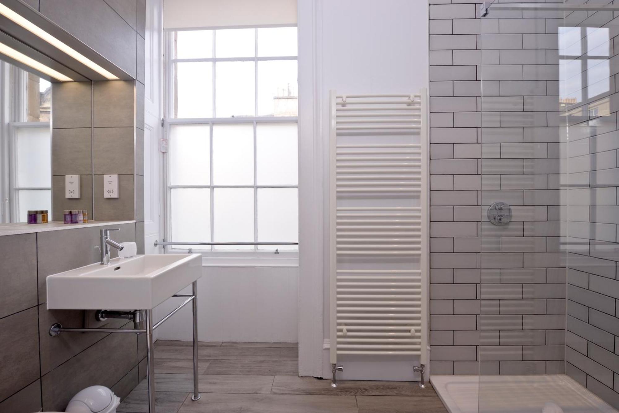 Destiny Scotland - Distillers House Apartment Edinburgh